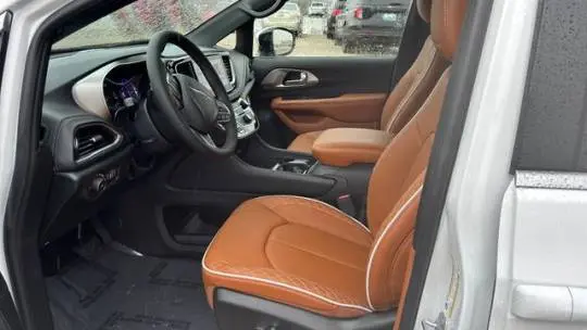 2025 Chrysler Pacifica 2C4RC1N75SR564018