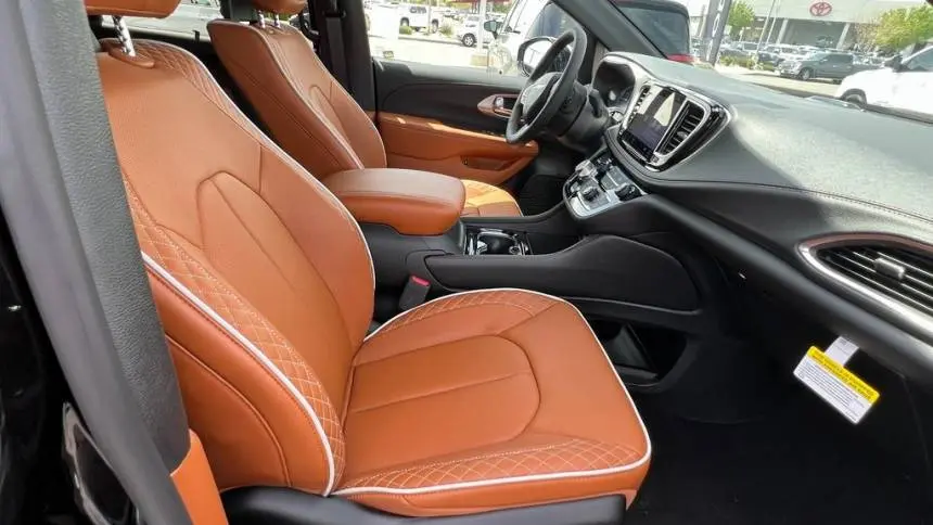 2025 Chrysler Pacifica 2C4RC1N75SR550104