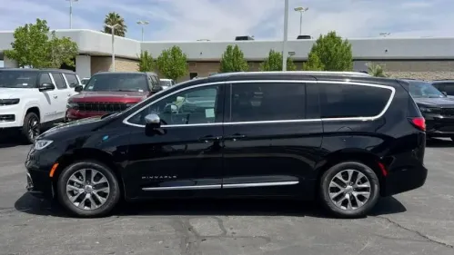 2025 Chrysler Pacifica 2C4RC1N75SR550104