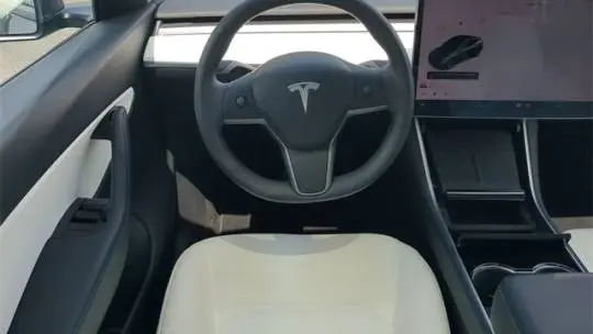 2021 Tesla Model Y 5YJYGDEE6MF070295