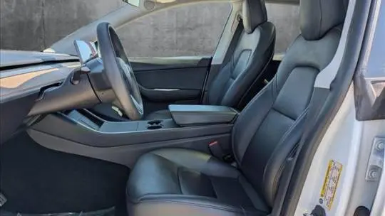2020 Tesla Model Y 5YJYGDEE9LF028492