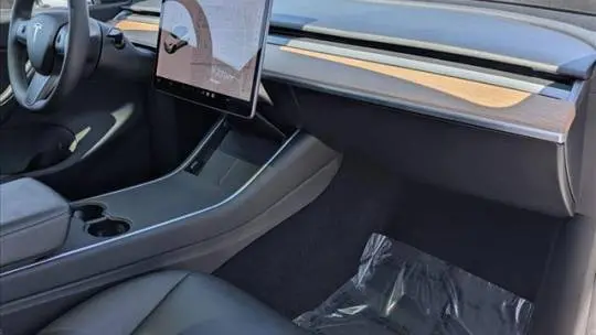 2020 Tesla Model Y 5YJYGDEE9LF028492