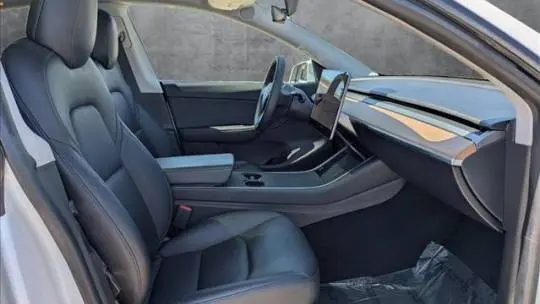 2020 Tesla Model Y 5YJYGDEE9LF028492