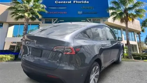 2021 Tesla Model Y 5YJYGDEE6MF070295