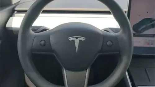 2021 Tesla Model Y 5YJYGDEE6MF070295