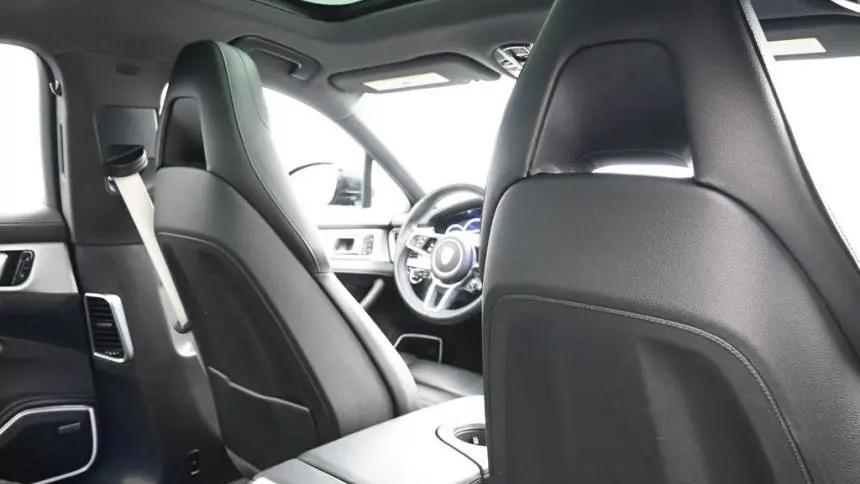2018 Porsche Panamera WP0AE2A78JL130850