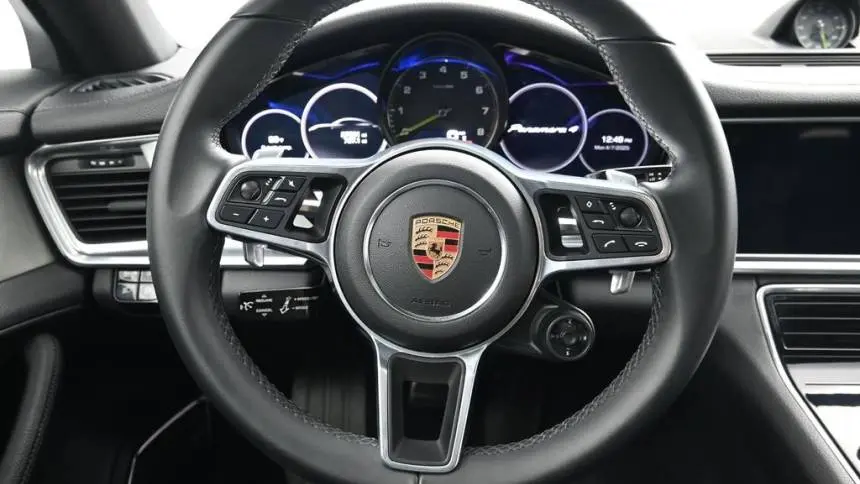 2018 Porsche Panamera WP0AE2A78JL130850