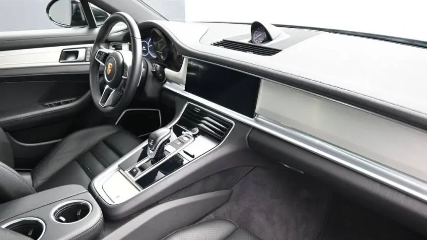 2018 Porsche Panamera WP0AE2A78JL130850