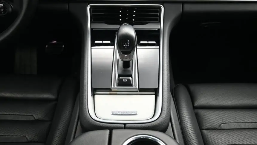 2018 Porsche Panamera WP0AE2A78JL130850