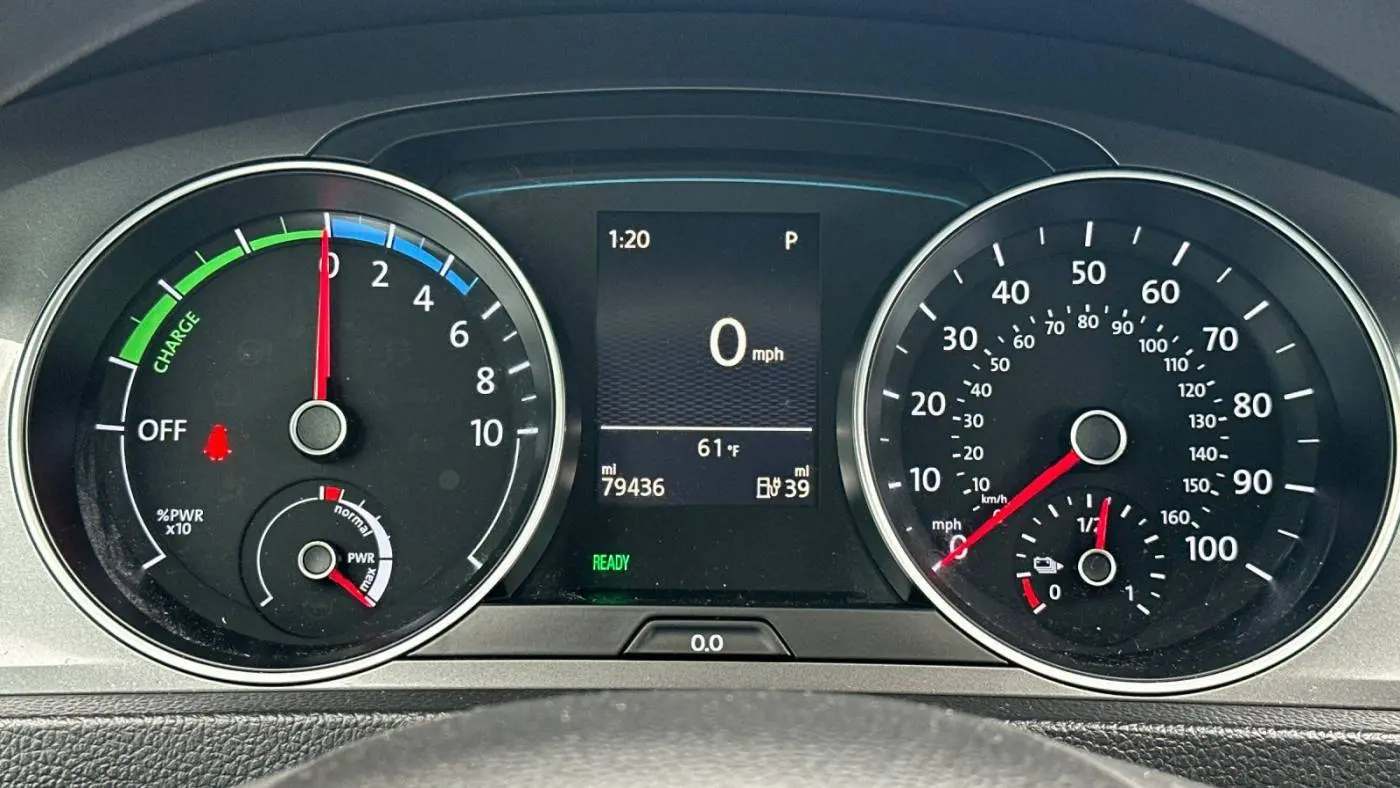 2016 Volkswagen e-Golf WVWKP7AU5GW911818