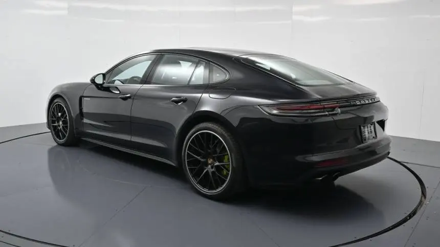 2018 Porsche Panamera WP0AE2A78JL130850