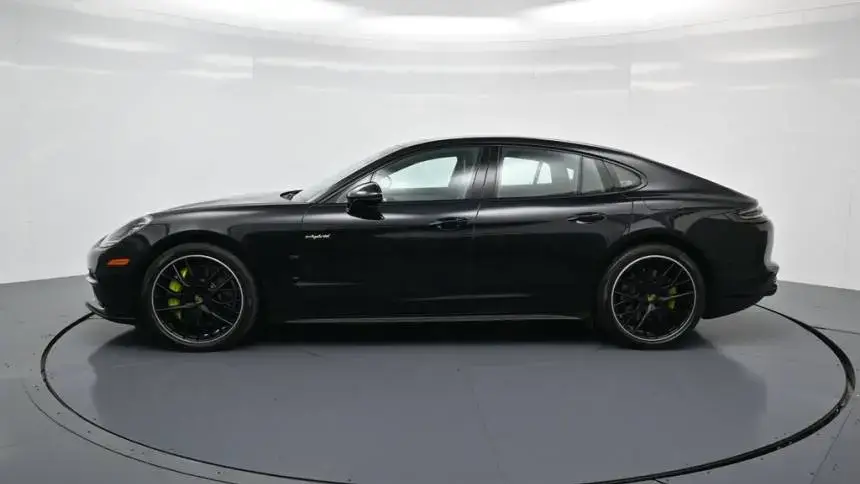 2018 Porsche Panamera - Images - 2