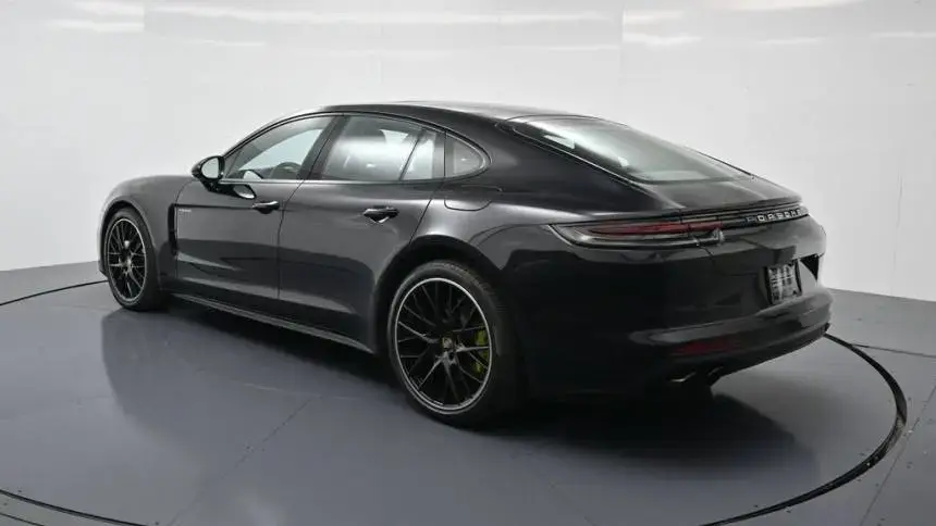 2018 Porsche Panamera - Images - 3