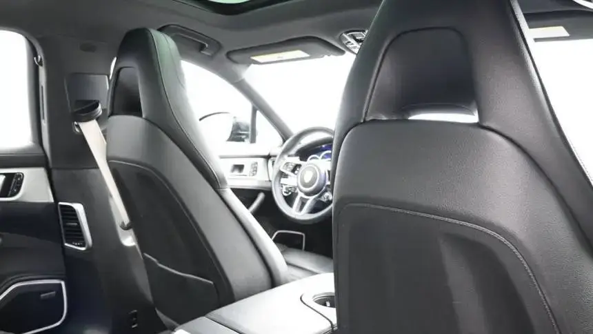 2018 Porsche Panamera - Images - 7
