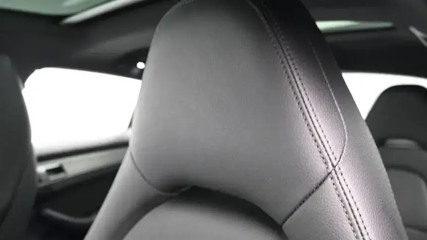 2018 Porsche Panamera - Images - 19
