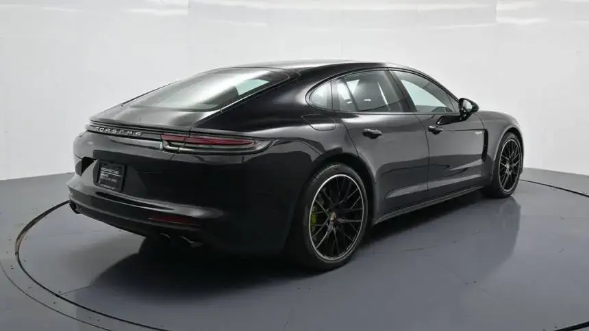 2018 Porsche Panamera - Images - 23
