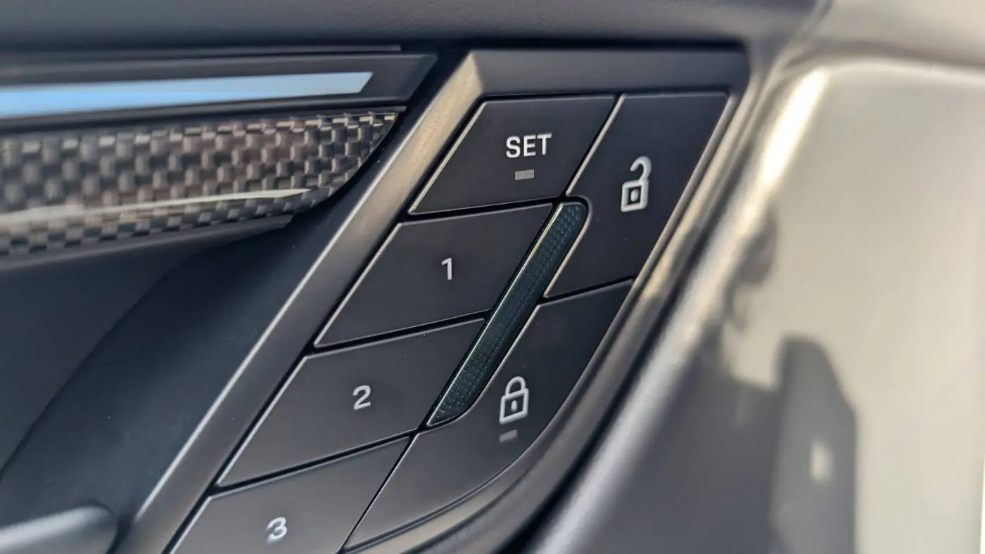 2024 Porsche Macan Electric WP1AC2XA8RL200136