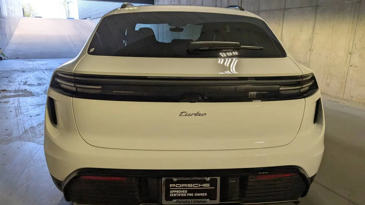2024 Porsche Macan Electric WP1AC2XA8RL200136