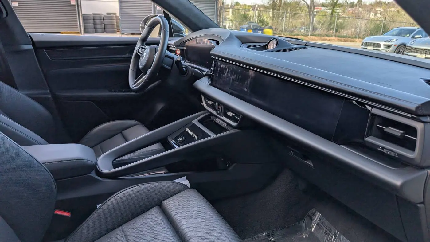 2024 Porsche Macan Electric WP1AC2XA8RL200136