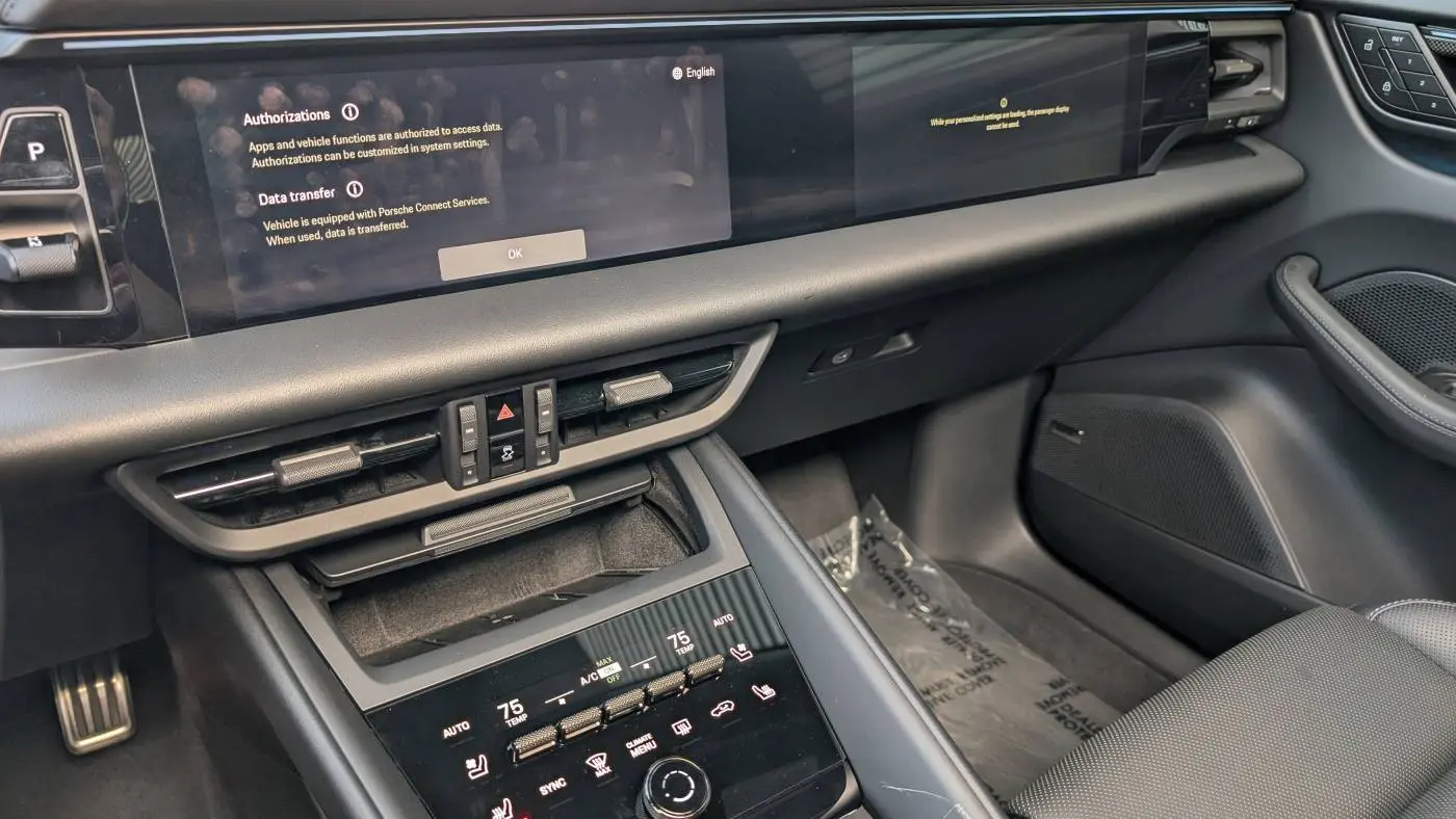 2024 Porsche Macan Electric WP1AC2XA8RL200136