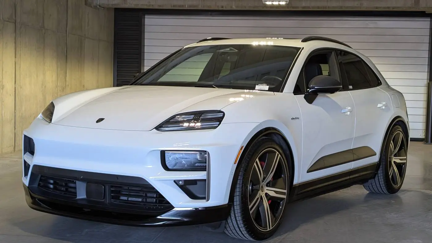 2024 Porsche Macan Electric WP1AC2XA8RL200136