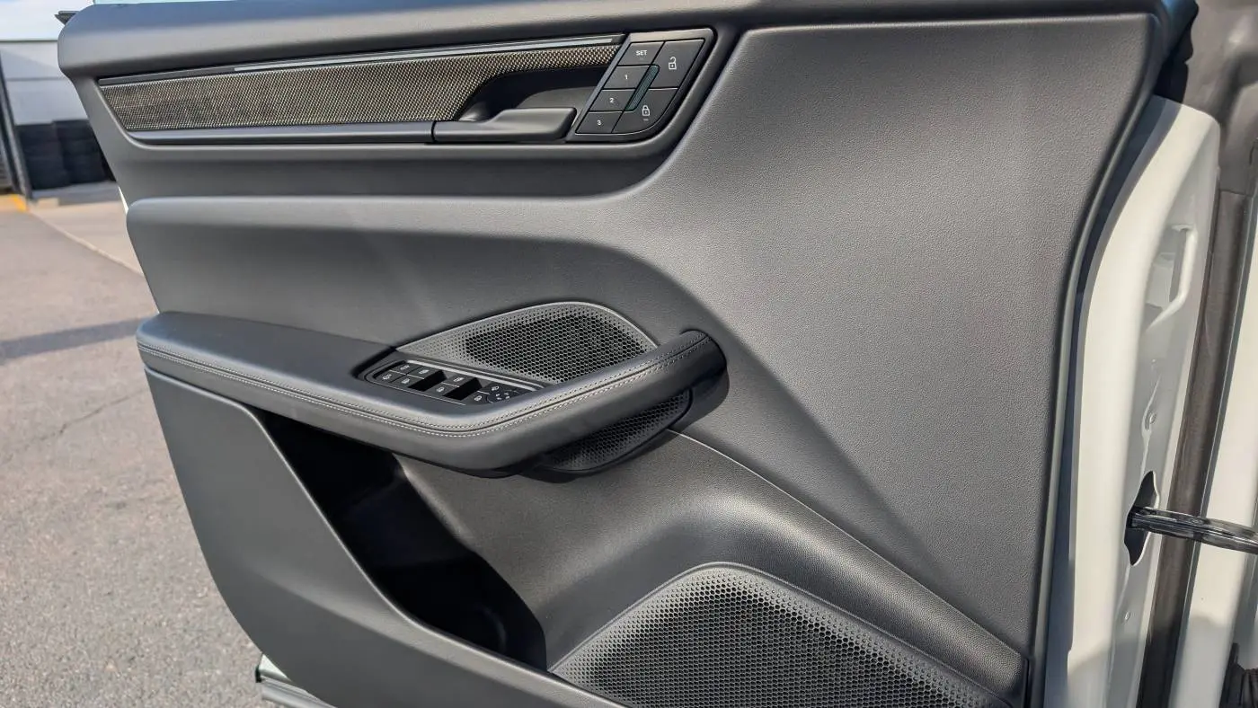 2024 Porsche Macan Electric WP1AC2XA8RL200136