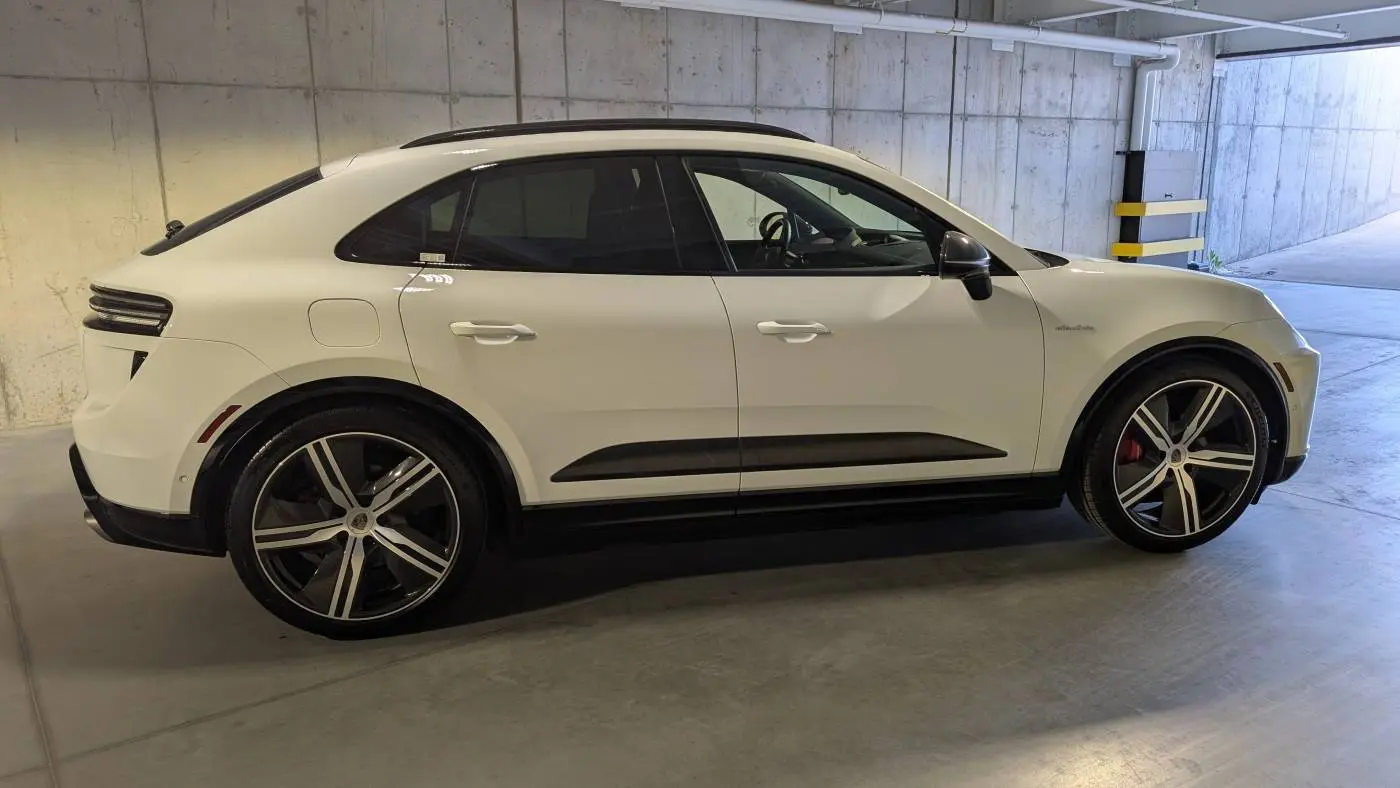 2024 Porsche Macan Electric WP1AC2XA8RL200136