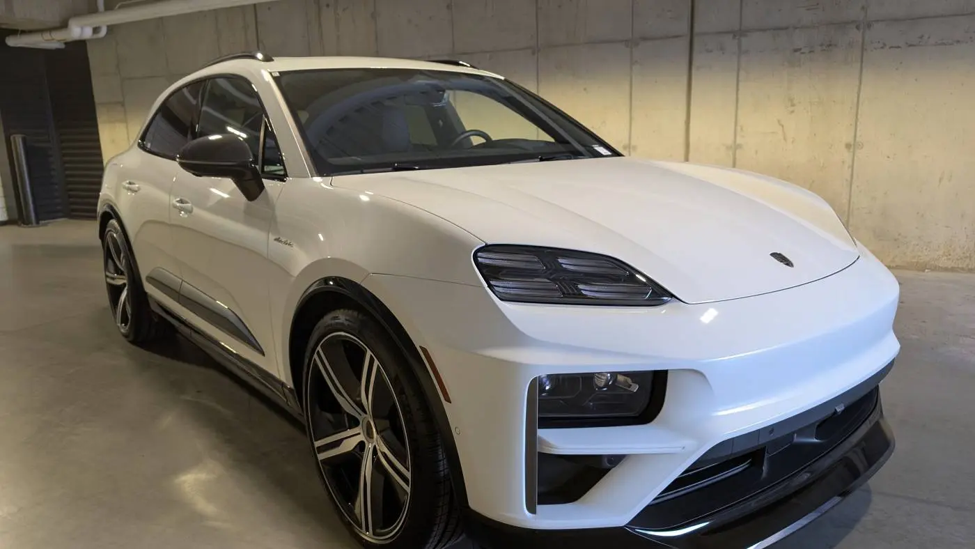 2024 Porsche Macan Electric WP1AC2XA8RL200136