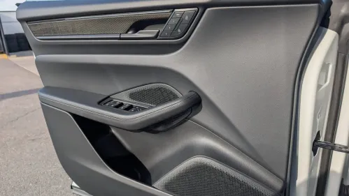 2024 Porsche Macan Electric WP1AC2XA8RL200136