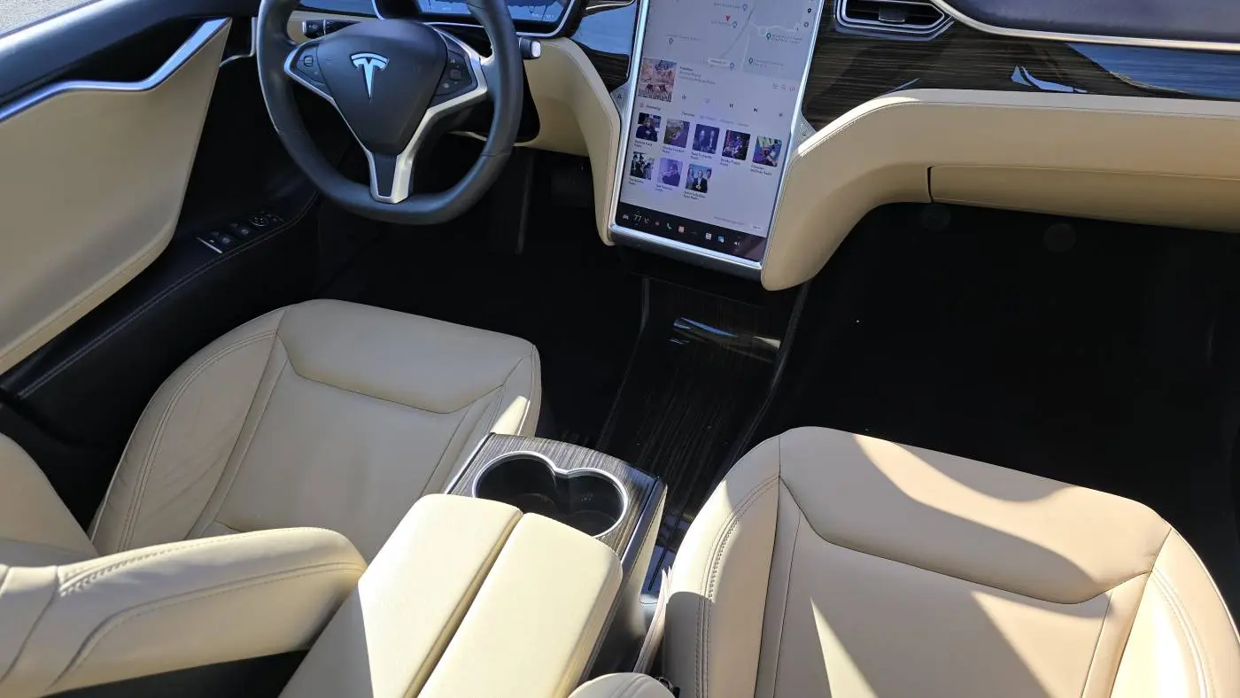 2016 Tesla Model S 5YJSA1E19GF123451