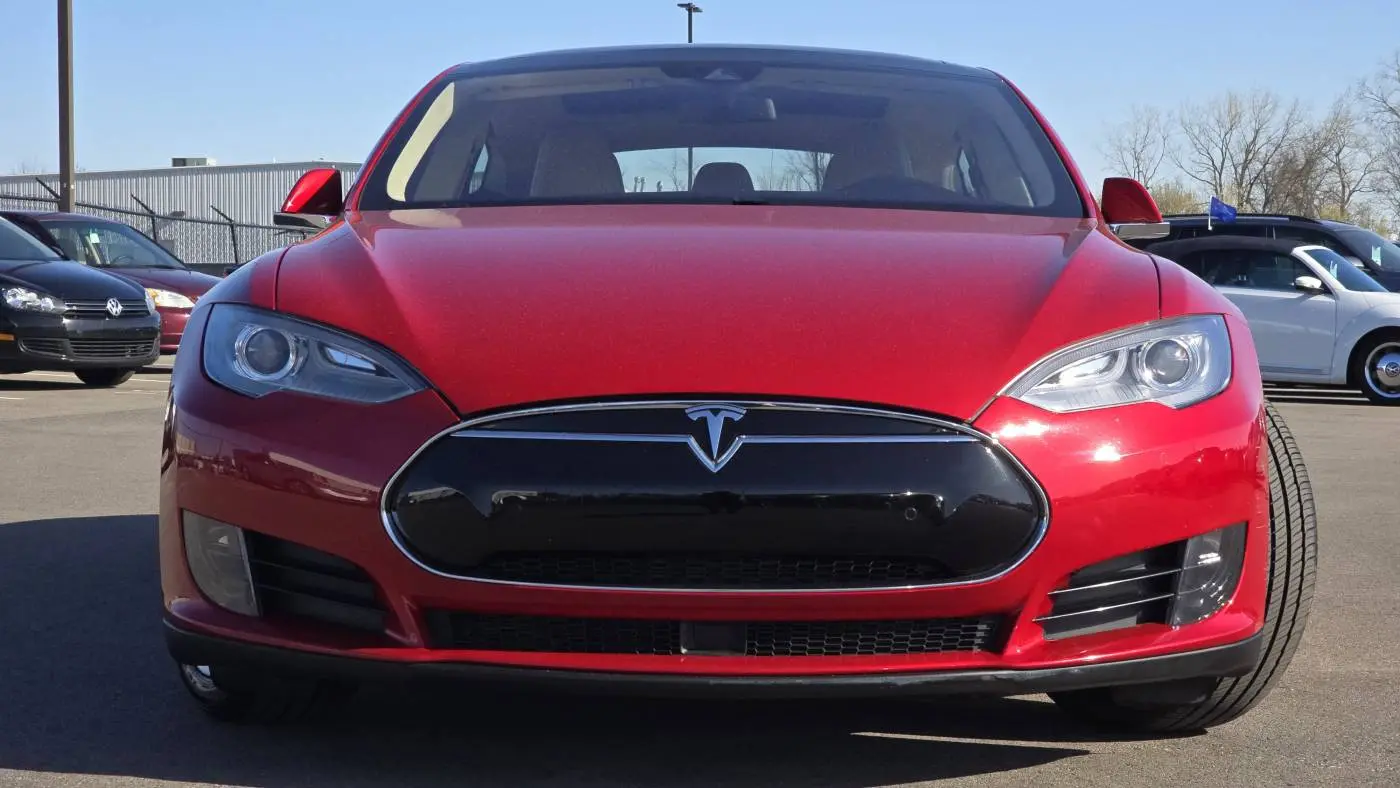 2016 Tesla Model S 5YJSA1E19GF123451