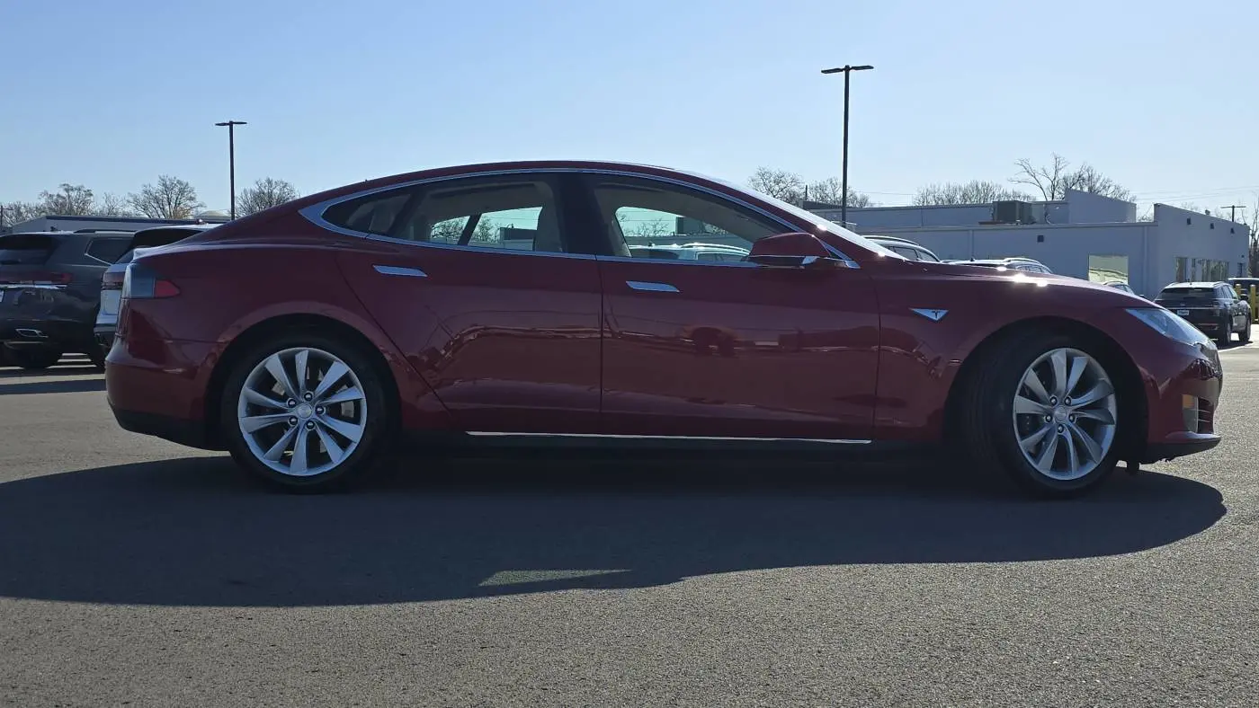 2016 Tesla Model S 5YJSA1E19GF123451