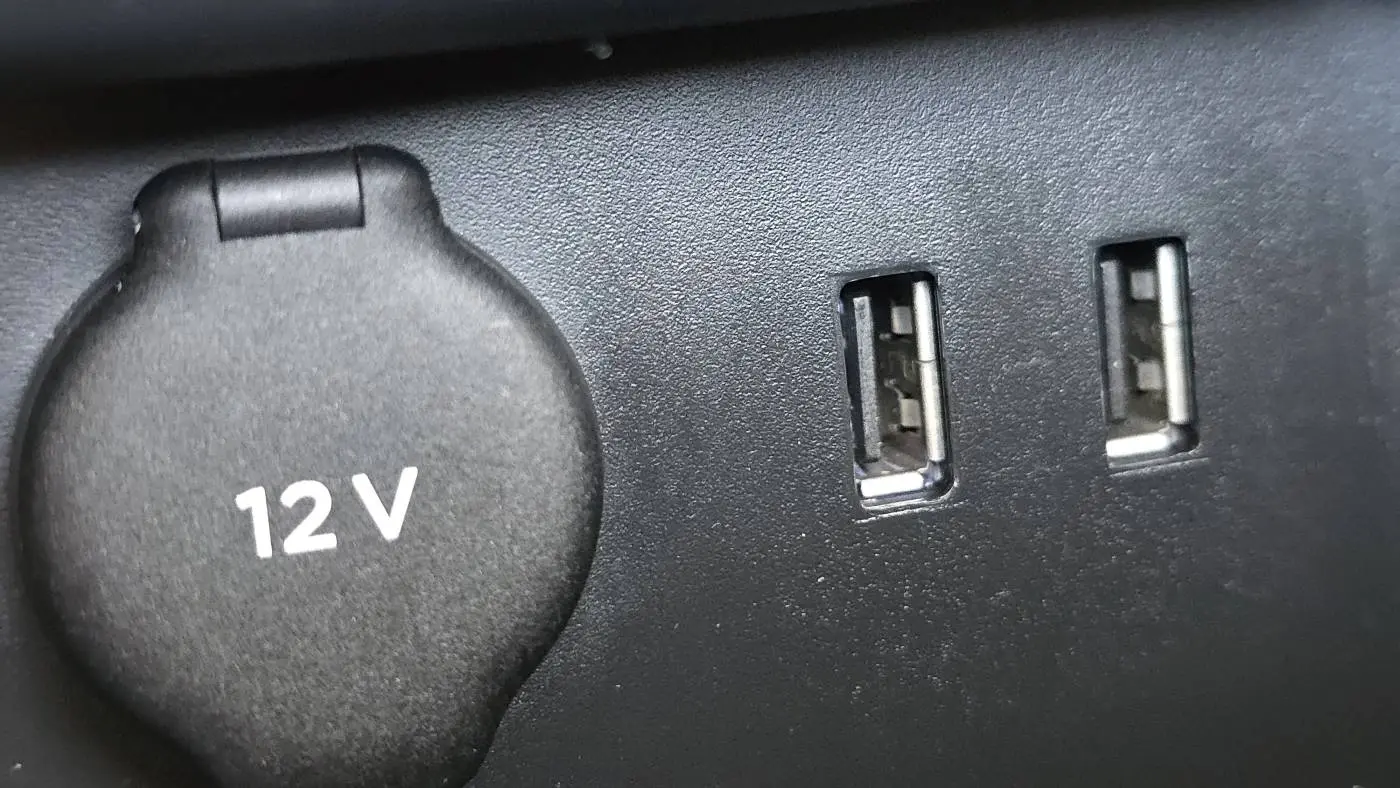 2016 Tesla Model S 5YJSA1E19GF123451