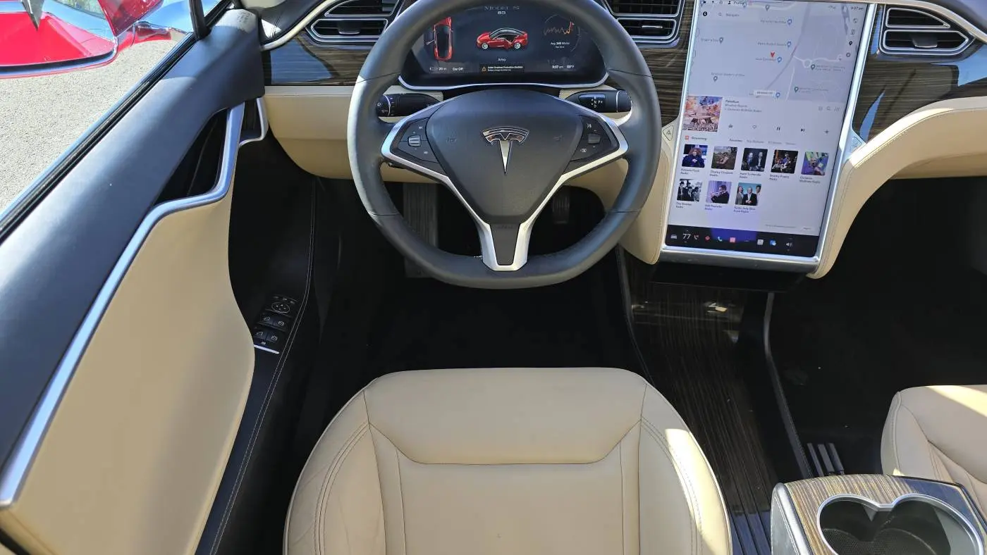 2016 Tesla Model S 5YJSA1E19GF123451