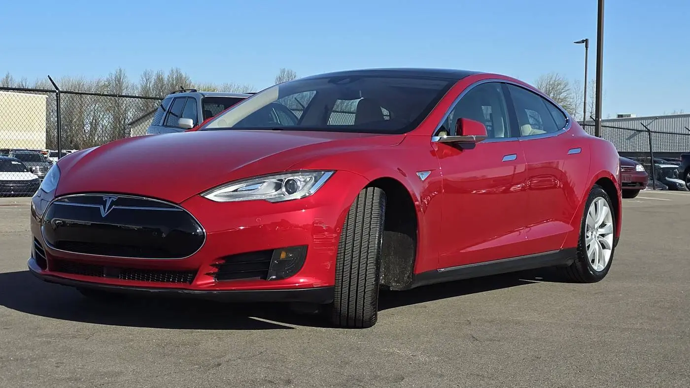 2016 Tesla Model S 5YJSA1E19GF123451