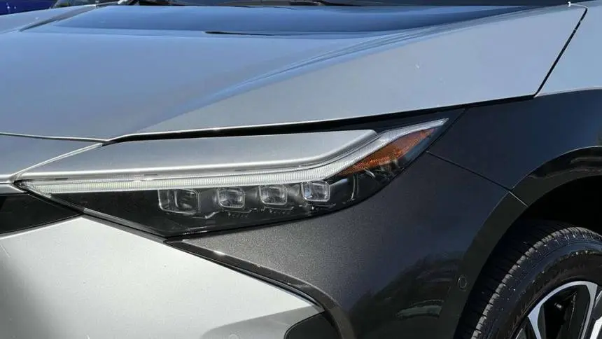 2024 Toyota bZ4X JTMABACA7RA072989