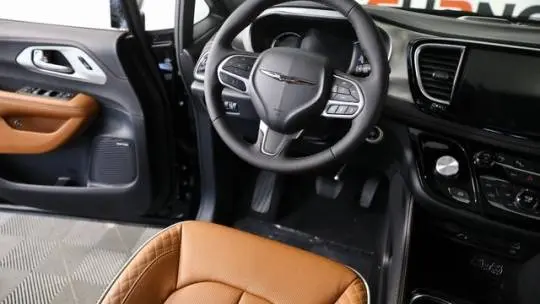 2025 Chrysler Pacifica 2C4RC1N78SR577930