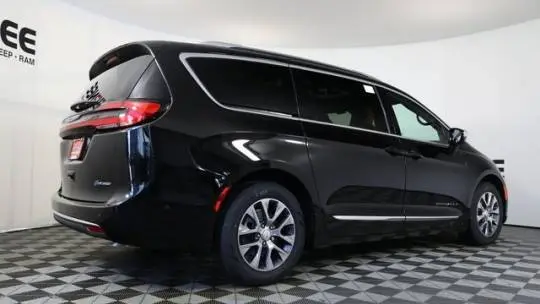 2025 Chrysler Pacifica 2C4RC1N78SR577930