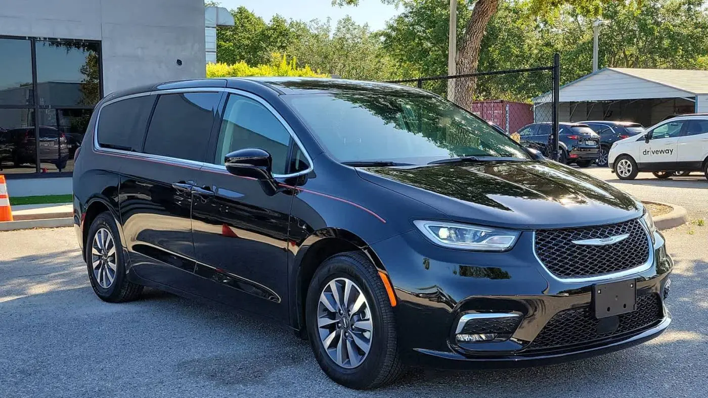 2024 Chrysler Pacifica 2C4RC1S71RR137689