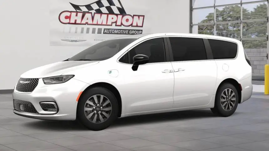 2025 Chrysler Pacifica 2C4RC1S76SR576103
