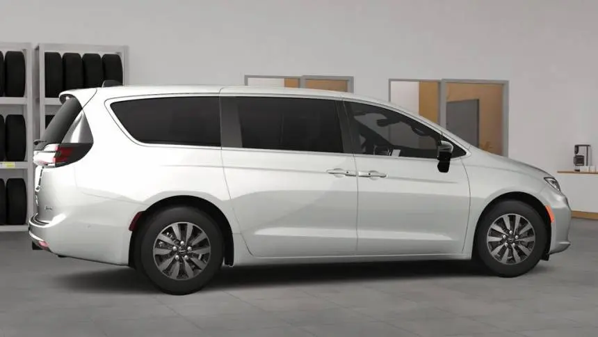 2025 Chrysler Pacifica 2C4RC1S76SR576103
