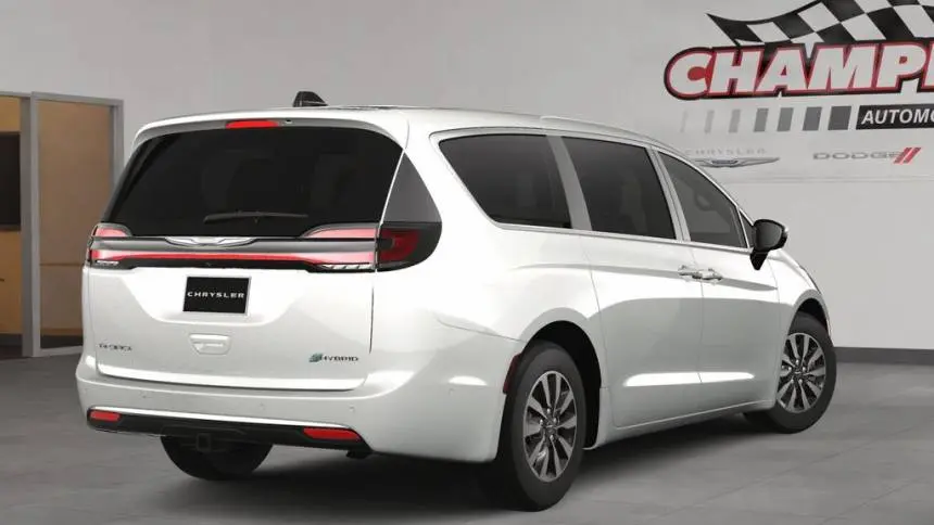 2025 Chrysler Pacifica 2C4RC1S76SR576103