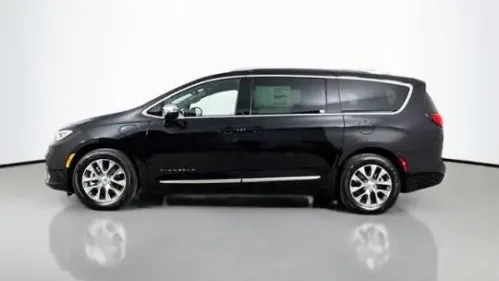2025 Chrysler Pacifica 2C4RC1N7XSR563074