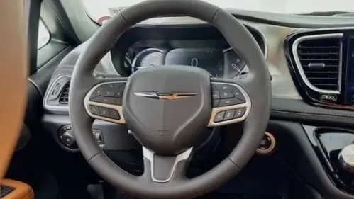 2025 Chrysler Pacifica 2C4RC1N7XSR563074