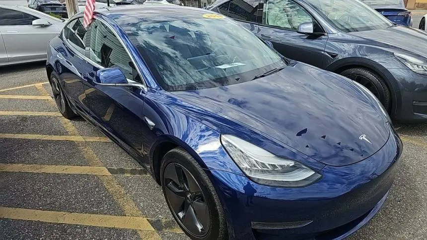 2018 Tesla Model 3 5YJ3E1EB9JF090086