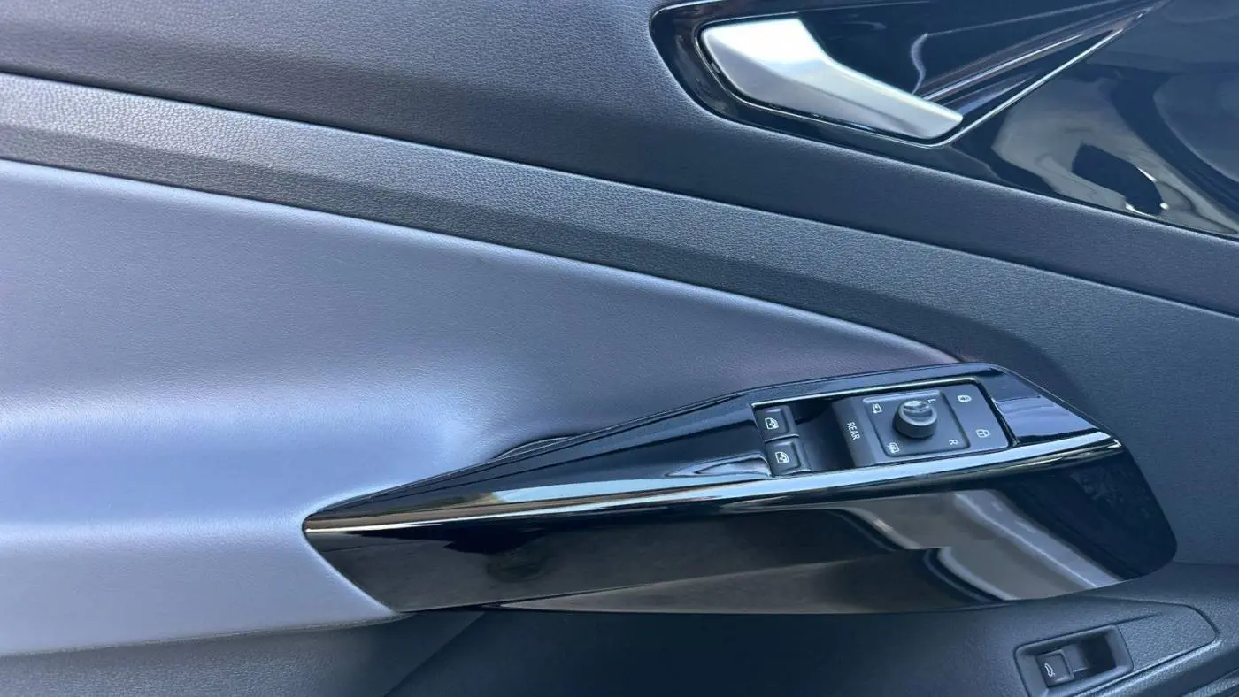 2021 Volkswagen ID.4 WVGTMPE25MP047604