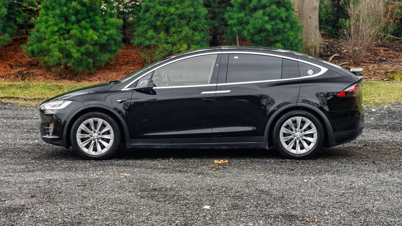 2018 Tesla Model X 5YJXCDE29JF118011