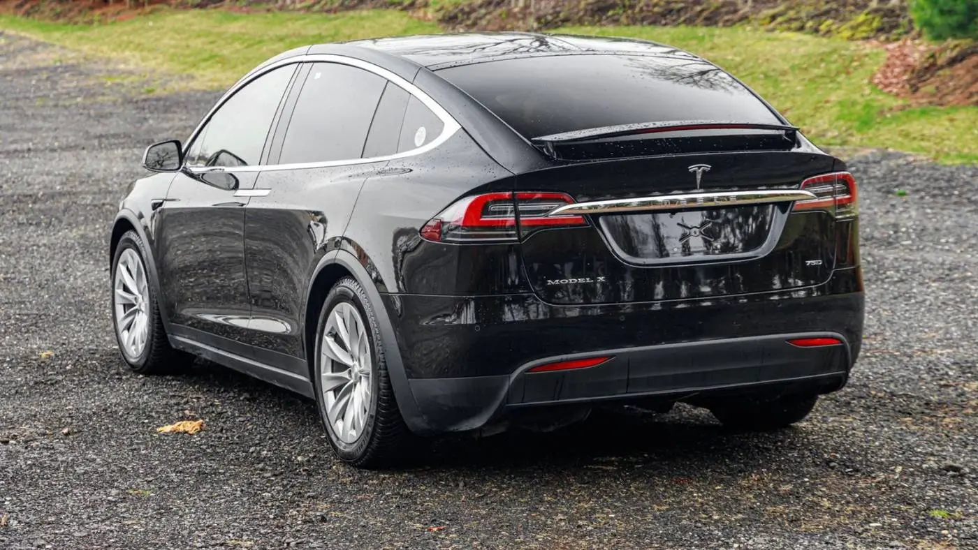2018 Tesla Model X 5YJXCDE29JF118011