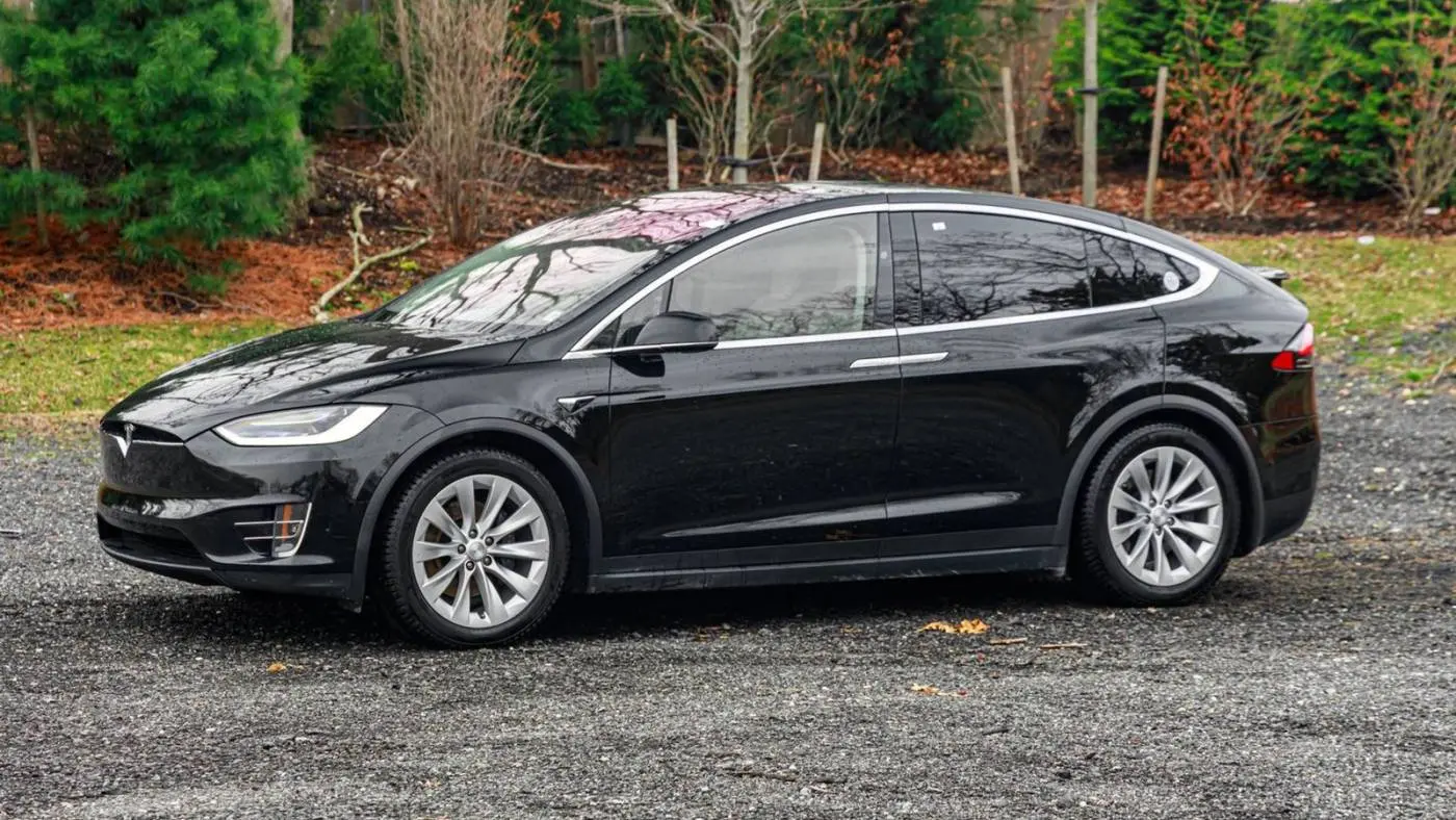 2018 Tesla Model X 5YJXCDE29JF118011