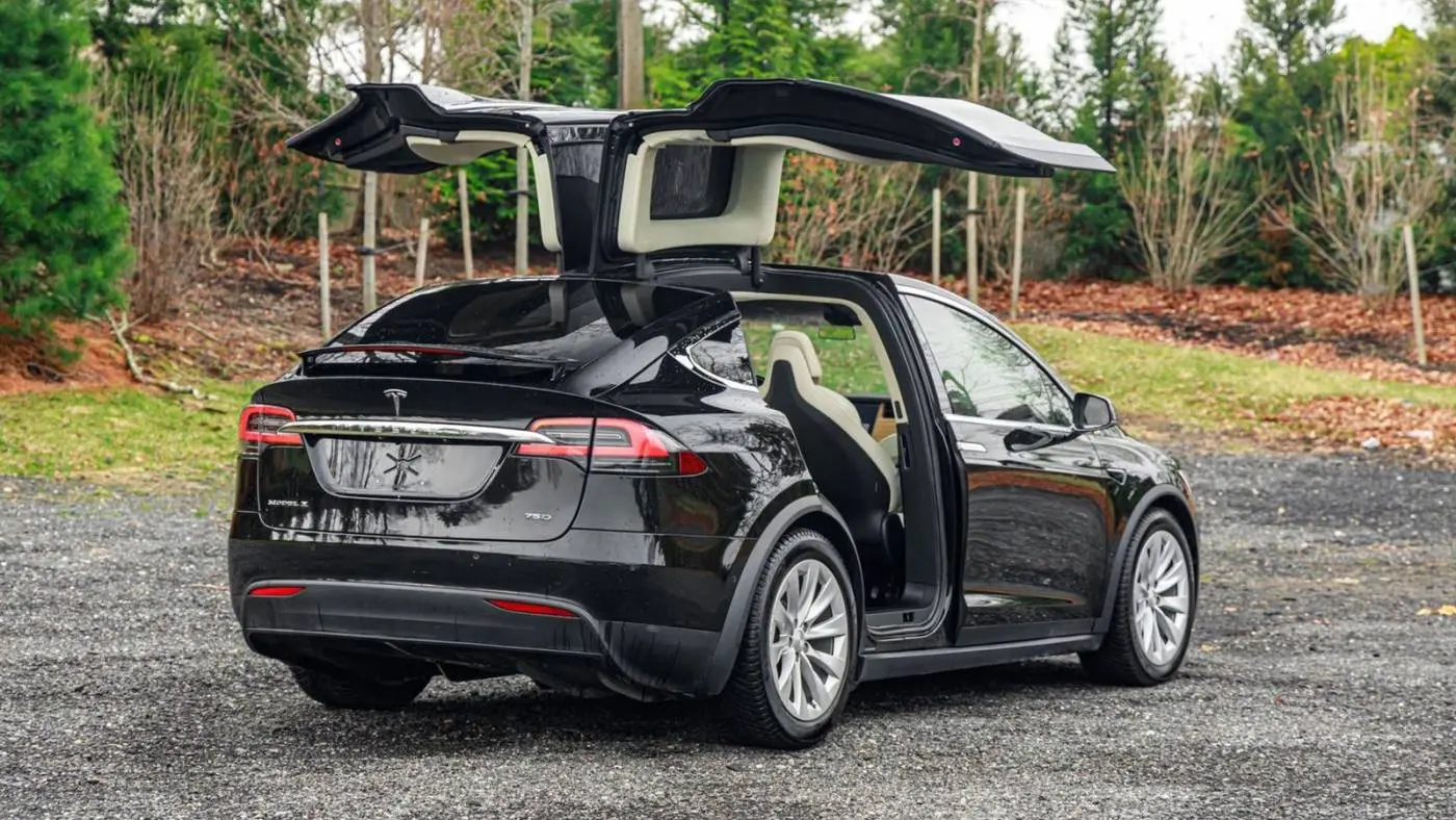 2018 Tesla Model X 5YJXCDE29JF118011